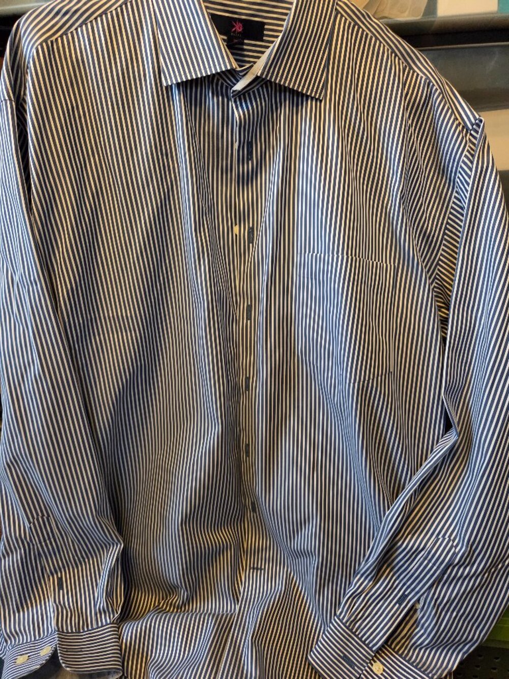 Egara Men's button-down shirt.  Size 18 Tall